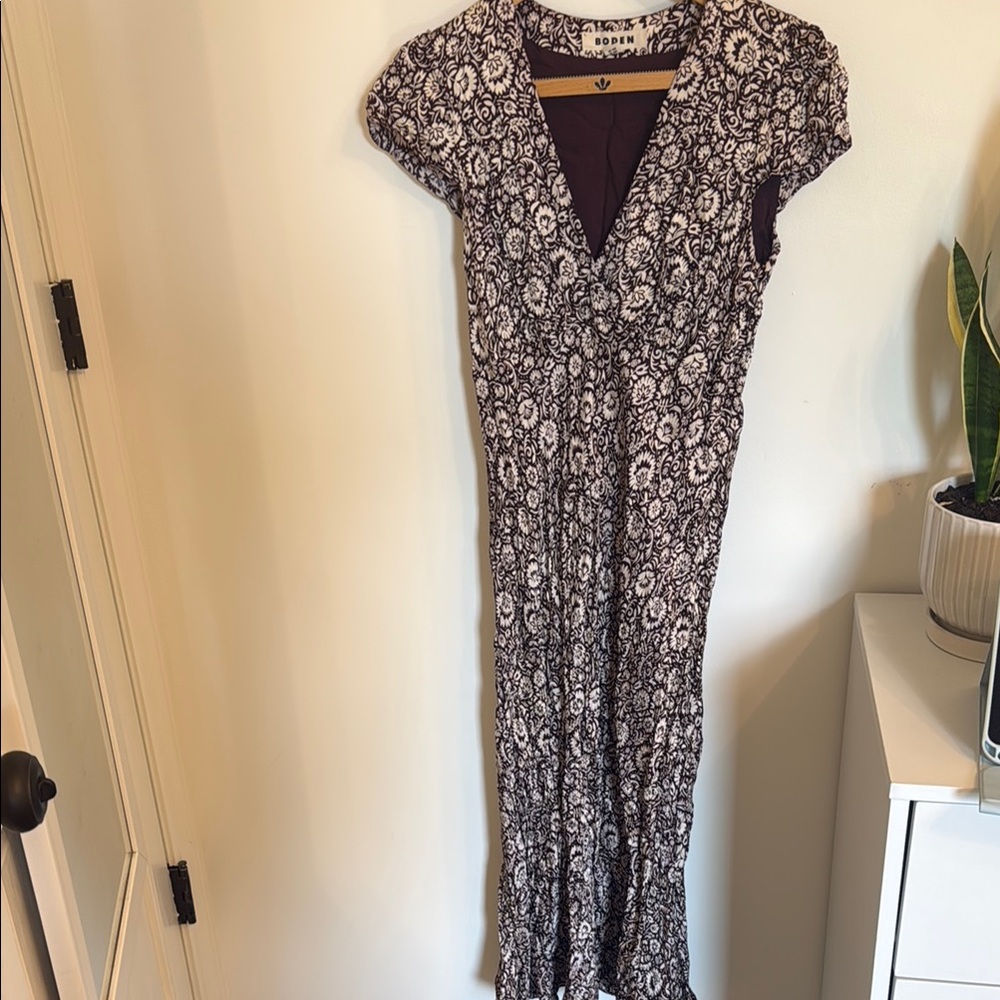 Boden Maroon and White Midi Dress V-Neck Cap Sleeve Sheath